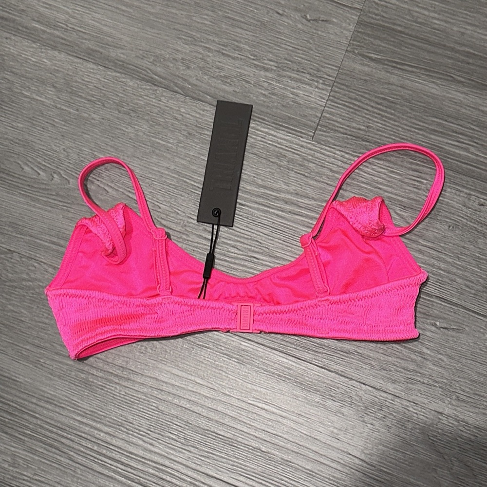 Hot pink thread swimsuit set with bonus bag. - Picture 7 of 12